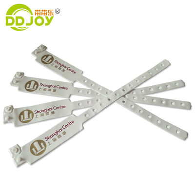 이벤트 장소용 PVC 비닐 플라스틱 팔찌 제조 방수 일회용 팔찌