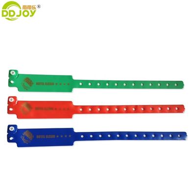 인공 사용자 지정 손목밴드 부드러운 편안한 착용과 스타일을위한 비닐 아이디 팔찌