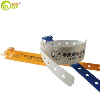 사용자 지정 로고 용납 플라스틱 팔찌 남성 음악 이벤트에 대한 PVC 손목밴드