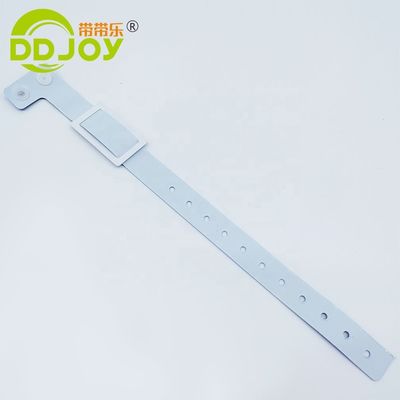 사용자 지정 로고 팔찌 L 모양 PVC 비닐 재료 쓰기 가능한 스마트 RFID 칩 손목밴드