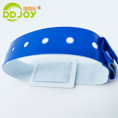 사용자 지정 로고 팔찌 L 모양 PVC 비닐 재료 쓰기 가능한 스마트 RFID 칩 손목밴드