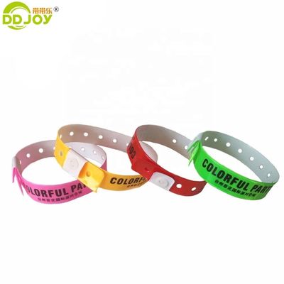 다른 스타일 콘서트 티켓 비닐 PVC 손목밴드 호텔 고객 로고용 플라스틱 팔찌