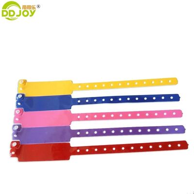 다른 스타일 콘서트 티켓 비닐 PVC 손목밴드 호텔 고객 로고용 플라스틱 팔찌