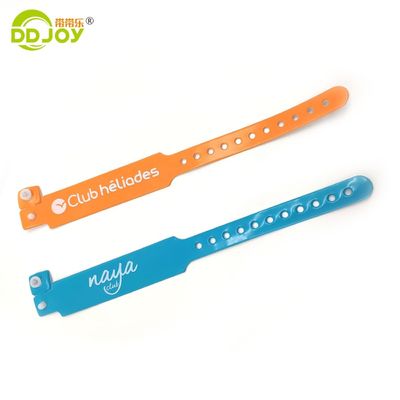 명확한 식별 PVC 버튼 팔찌 한 번에 호텔에 맞춤형 디자인
