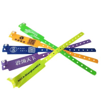 맞춤 이벤트 PVC 네온 컬러 팔찌 선물 한 장 플라스틱 페스티벌 비닐 팔찌