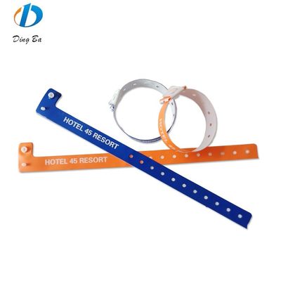 여성용 인기 맞춤 로고 이벤트용 오렌지 PVC 팔찌 페스티벌 플라스틱 L 모양