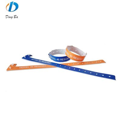 여성용 인기 맞춤 로고 이벤트용 오렌지 PVC 팔찌 페스티벌 플라스틱 L 모양