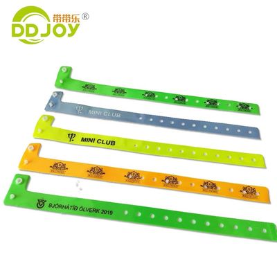 형광 필름 PVC 재료 L 모양 행사용 손목밴드 250*16mm 조정 가능한 크기