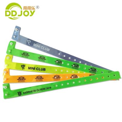 형광 필름 PVC 재료 L 모양 행사용 손목밴드 250*16mm 조정 가능한 크기