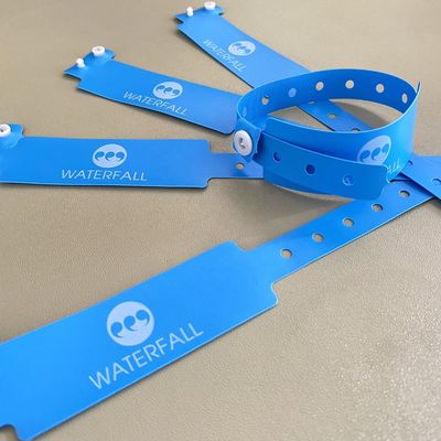 테마 사용자 지정 손목밴드 OEM 로고 개인화 이벤트 팔찌