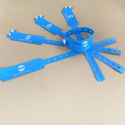 테마 사용자 지정 손목밴드 OEM 로고 개인화 이벤트 팔찌