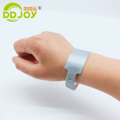 플라스틱 잠금 인레이 기술 DDJOY 이벤트 축제용 파란색 PVC 팔찌 / 손목밴드