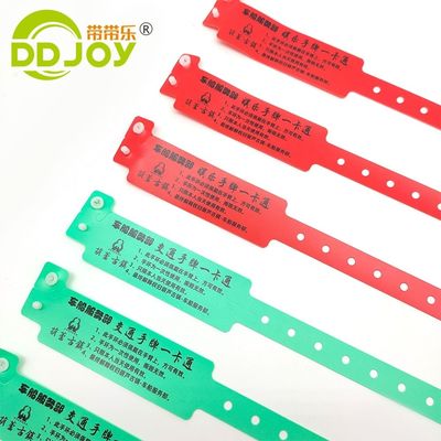 어린이 공원 및 자선 행사에 대한 PVC 맞춤형 식별 팔찌 빨간색