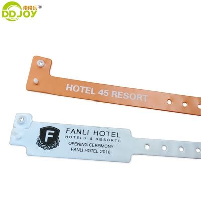 다음 이벤트 또는 캠페인에 맞게 사용자 지정 테마 손목밴드 PVC/비닐 재료