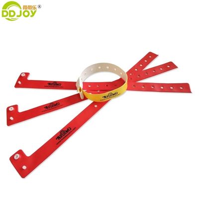 다음 이벤트 또는 캠페인에 맞게 사용자 지정 테마 손목밴드 PVC/비닐 재료