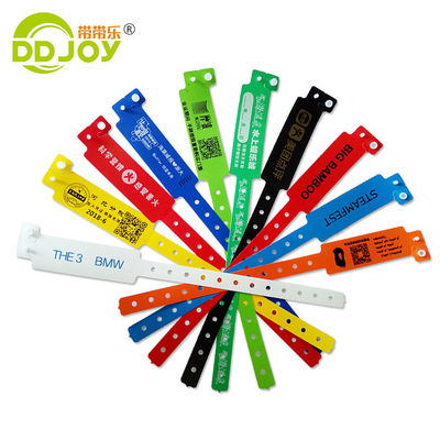 DDJOY 일회용 이벤트용 맞춤형 PE 플라스틱 손목밴드 로고 크기 65*20mm