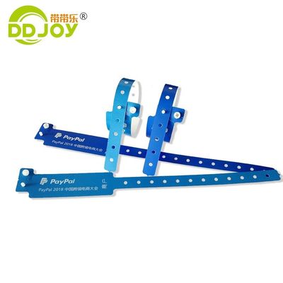 DDJOY 일회용 이벤트용 맞춤형 PE 플라스틱 손목밴드 로고 크기 65*20mm