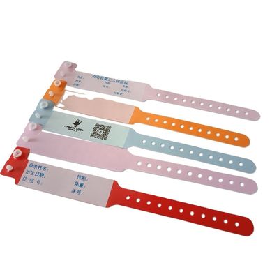 ISO9001 인증 노란색 비닐 ID 팔찌 환경 친화적 인 맞춤형 PVC 손목밴드