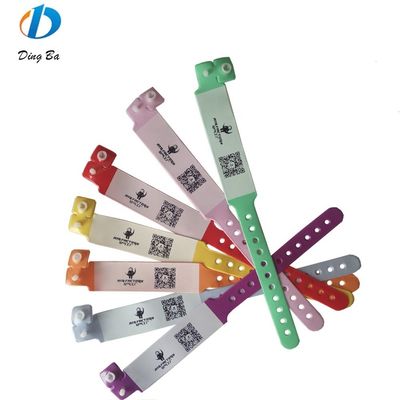ISO9001 인증 노란색 비닐 ID 팔찌 환경 친화적 인 맞춤형 PVC 손목밴드