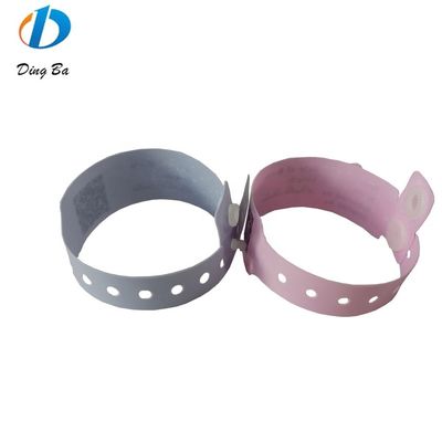 ISO9001 인증 노란색 비닐 ID 팔찌 환경 친화적 인 맞춤형 PVC 손목밴드