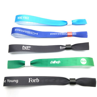 이벤트 축제 기념품에 맞춘 로고 RFID 칩 사틴 직물 손목밴드