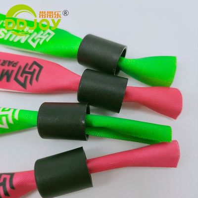 성별 여성 직사 리본 직물 팔찌 빨간색 플라스틱 슬라이드 잠금 사용자 정의